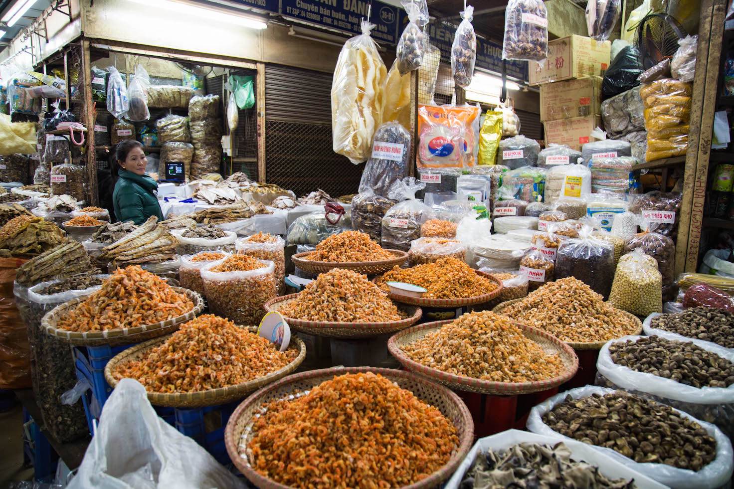 Hanoi-Dong Xuan Market-1