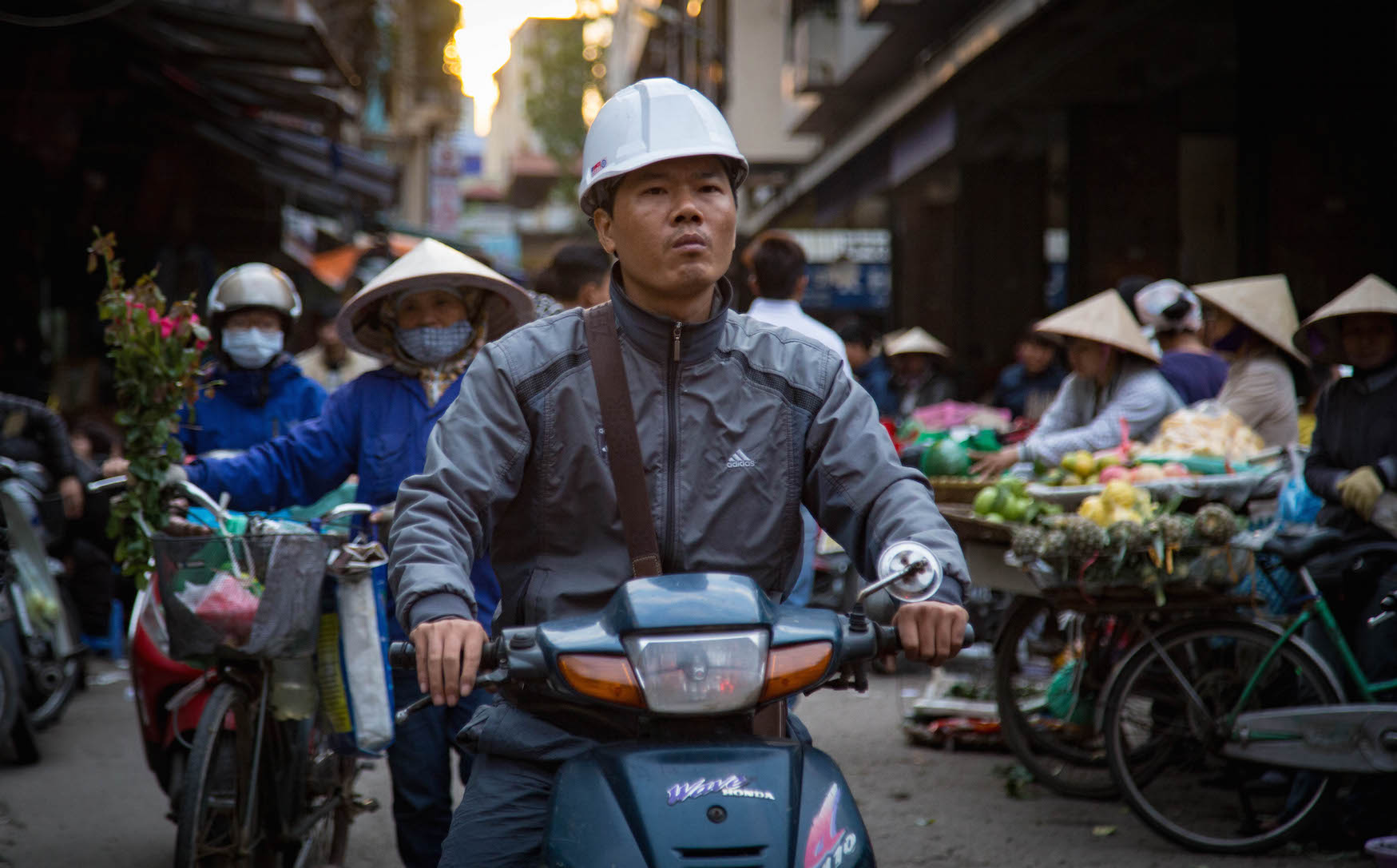 Hanoi-Dong Xuan Market3