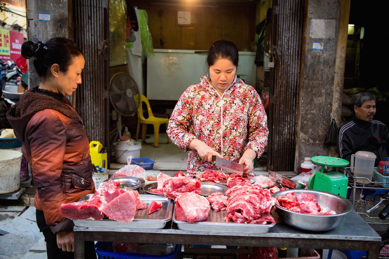 Hanoi-moments of yugen-street vendor