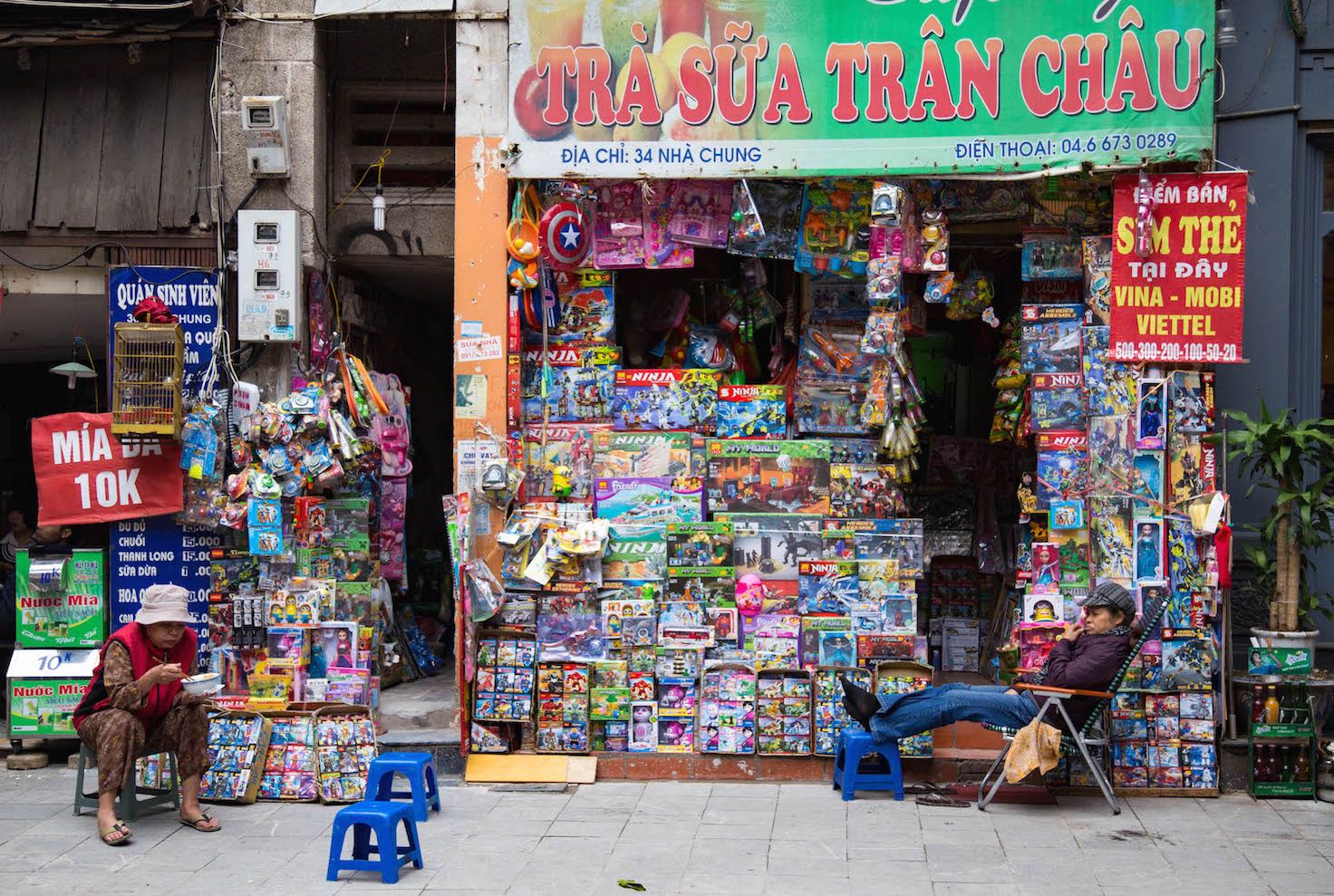Hanoi-moments of yugen- Old Quarter Street